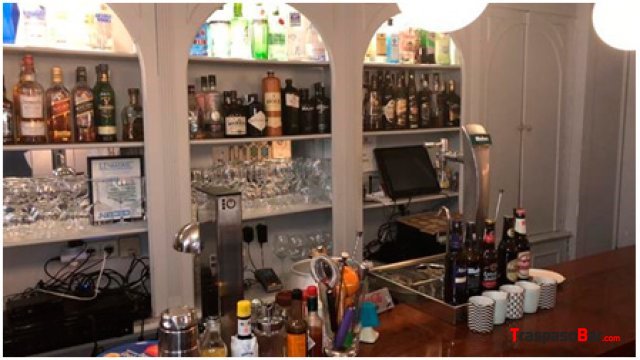 Traspaso Bar 80m² con terraza en zona Arguelles