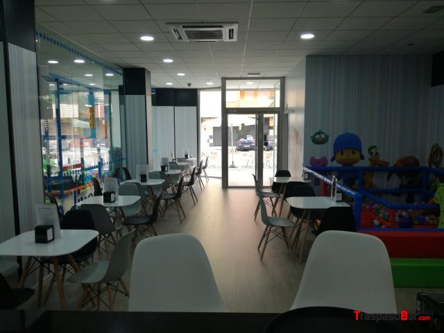 SE TRASPASA BAR CAFETERIA CON LUDOTECA INFANTIL