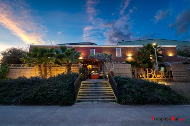 RESTAURANTE & BAR DE COPAS EN TRASPASO