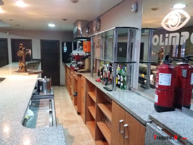 Se traspasa café-bar