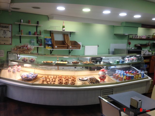 Traspaso cafeteria-panaderia por jubilacion.