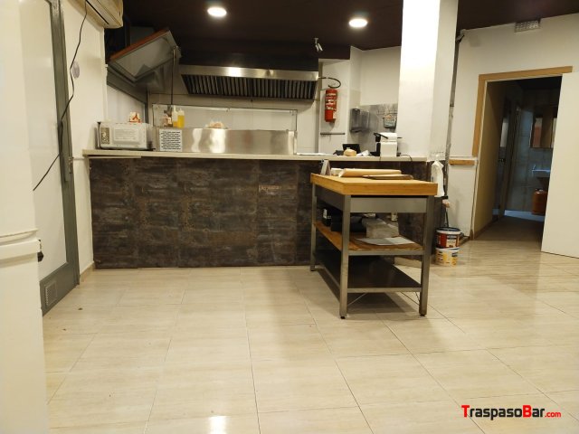 Tarspaso con licencia al día y alquiler bajo!