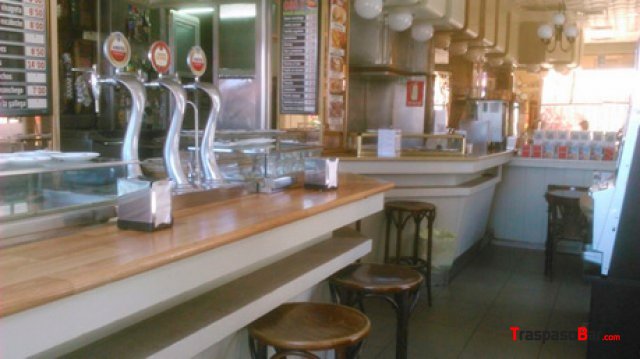 Traspaso Bar 94m² con s/h y terraza en Embajadores