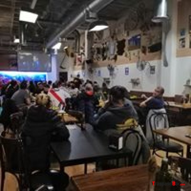 SE TRASPASA RESTAURANTE EN PLENO FUNCIONAMIENTO