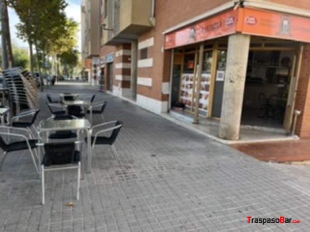 Traspaso bar abierto por solo 15000!!! 