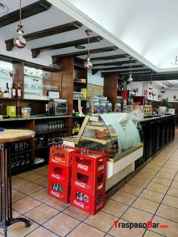 BAR/CAFETERÍA/BOCATERIA EN PLENO FUNCIONAMIENTO