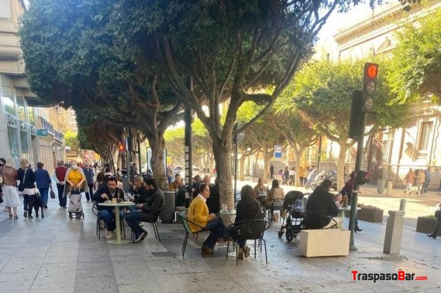 TRASPASO BAR CAFETERÍA PASEO DE ALMERIA 73