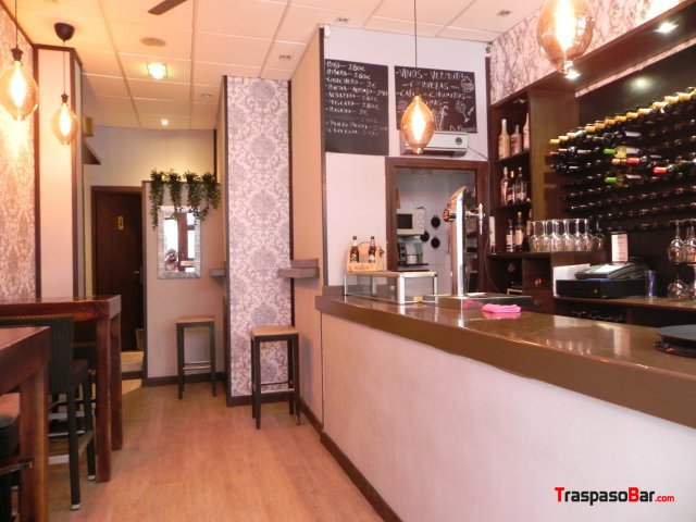 Se Alquila BAR/VINATERIA en el Barrio del Carmen