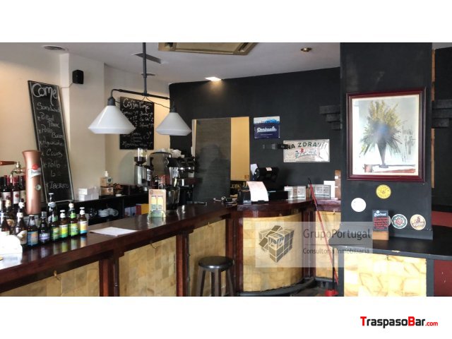 Bar en Traspaso de 100m² en la zona de Vallehermos