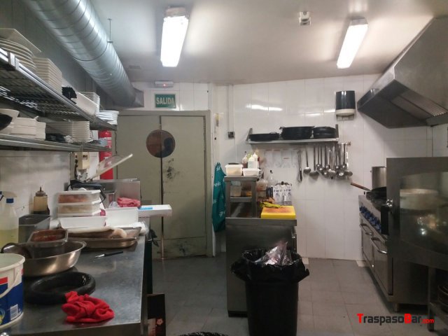 Traspaso Bar Restaurante 250m² con terraza en zona