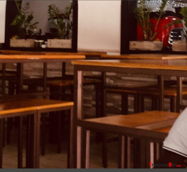 Bar Restaurante en pleno funcionamiento 