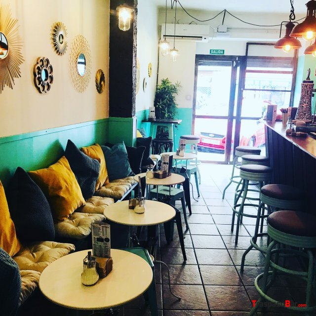 Se traspasa café/bar de éxito en Puerta del Ángel 
