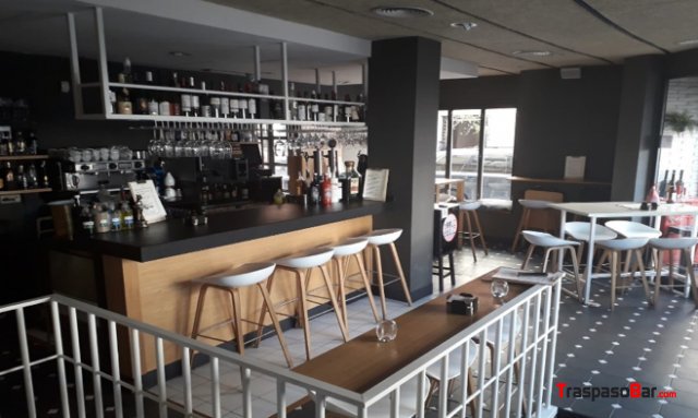 Traspaso Bar Restaurante 230m² con terraza en zona