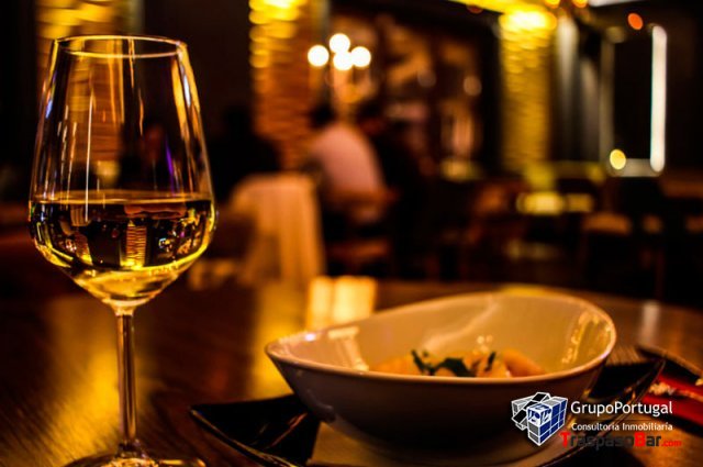  Traspaso Bar de 45² con terraza en la zona de Ret