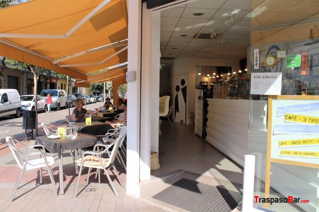 Cafetería en la calle más comercial de Calella