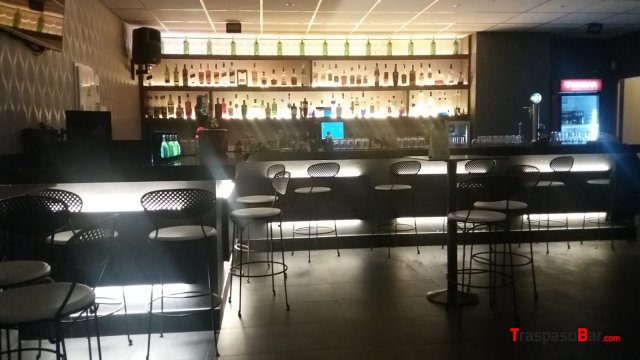 BAR DE COPAS FUNCIONANDO