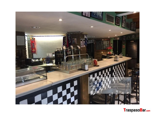 Traspaso Bar con Salida de Humos de 120m² con en z