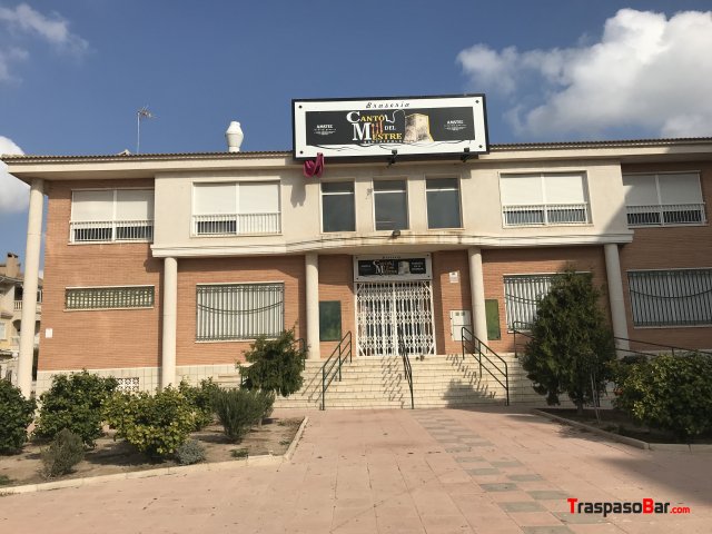 ALQUILO RESTAURANTE SIN TRASPASO 