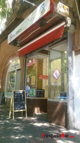 Venta de hot dogs y alimentación