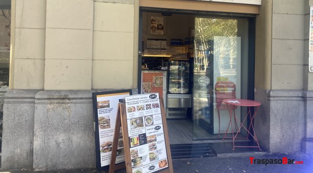 Traspaso cafetería salida de metro