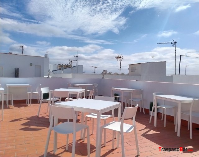 SE TRASPASA MAGNIFICO RESTAURANTE