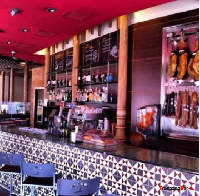 Traspaso Café Bar 295m² 