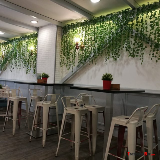 Se traspasa bar en Zaidín