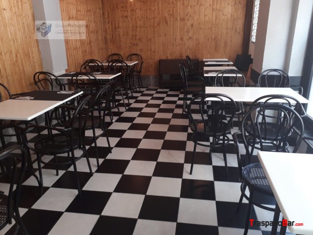 Traspaso Bar con Salida de Humos de 150 m² en zona