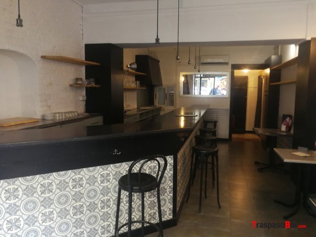 SE TRASPASA CAFETERIA/COPAS EN CALLE BALMES