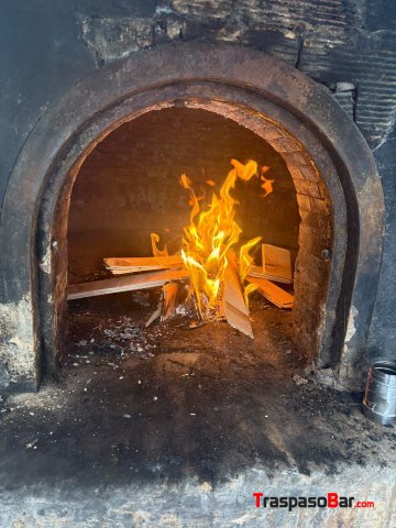 Traspaso pizzeria equipado con salida de humo,