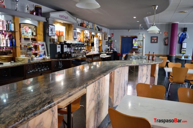 Traspaso Bar-Restaurante, completo, todo al día.