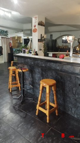 Bar restaurante a pie de carretera 