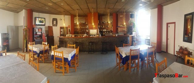 Cafetería en SS de los Reyes con terraza