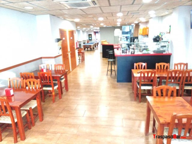 AMPLIA PIZZERIA EN PLENO FUNCIONAMIENTO 