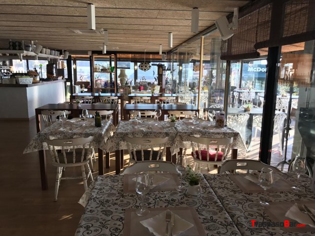 Lounge-restaurant