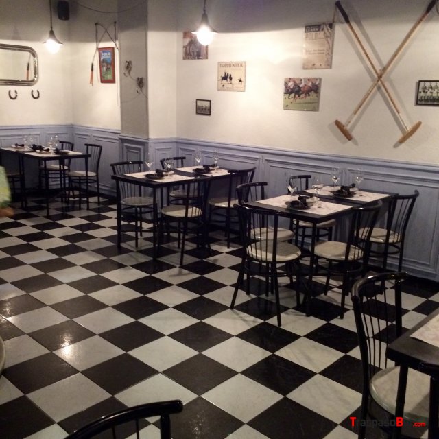 Se traspasa bar restaurante en Barrio Salamanc a