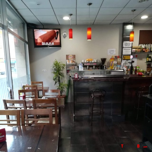 Se transpasa cafetería