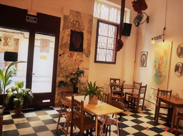 Precioso bar cultural en el corazón de Sants