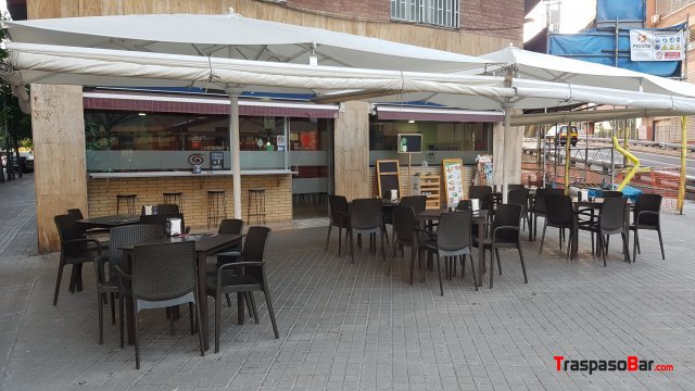 Restaurante esquinero junto colegios