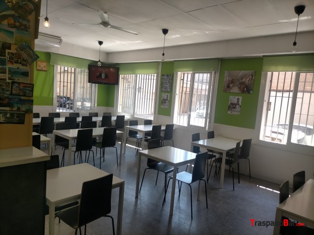 Urge traspaso bar en funcionamiento