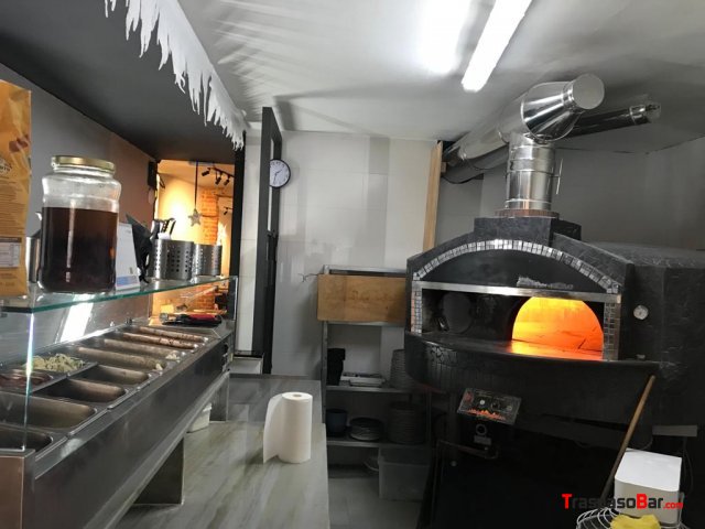 Se traspasa Pizzería-Restaurante en Centro.