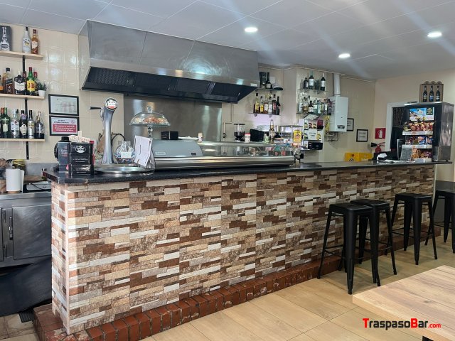 Urge traspaso Bar Cafetería Cornella funcionando