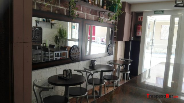 Bar Frente a Colegio
