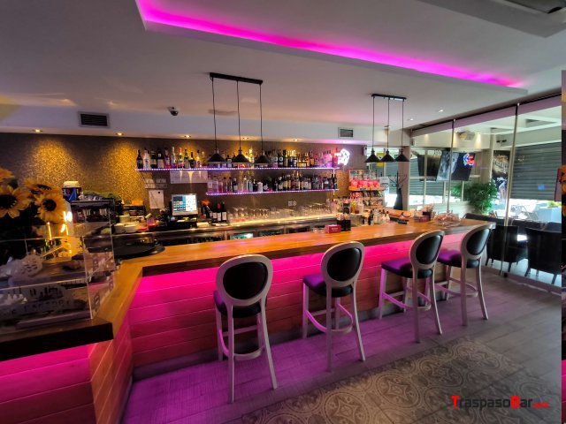 Bar en la primera linea