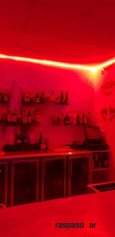 Traspaso o alquilo club de noche  con 3 pisos 