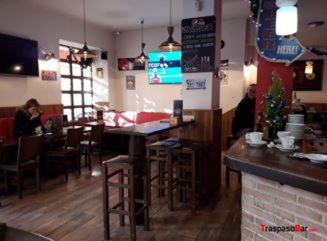 Traspaso Bar con cocina 90m² con terraza en zona C