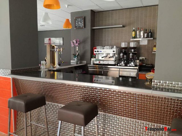 Traspaso bar en funcionamiento por no poder atende
