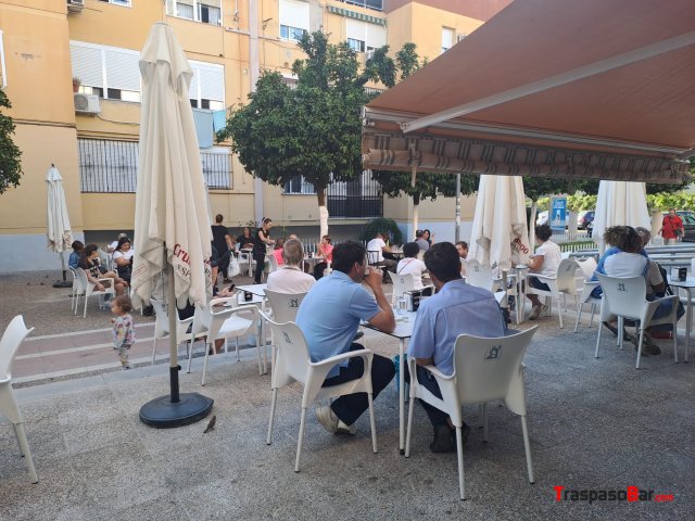 Se traspasa Bar en Pino Montano