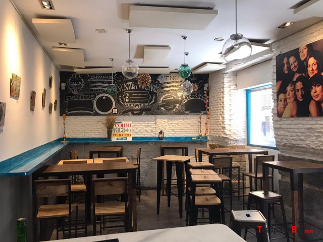 Bar con salida de humos en Lavapies, Centro.