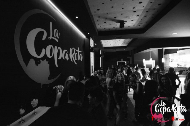 TRASPASO PUB EN FUNCIONAMIENTO ZONA BENIMACLET